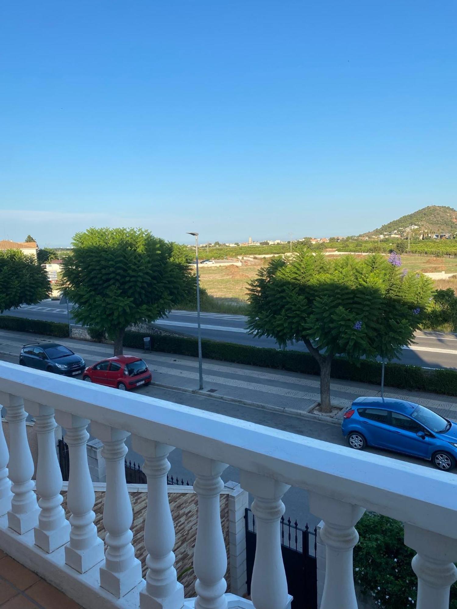 Comfortable Guest Room With Balcony Beniarjo Екстер'єр фото